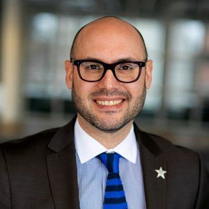 Meet your Posher, Ari